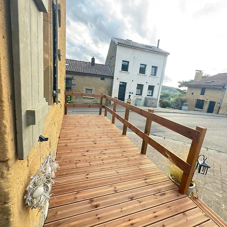 La Petite Maison De *